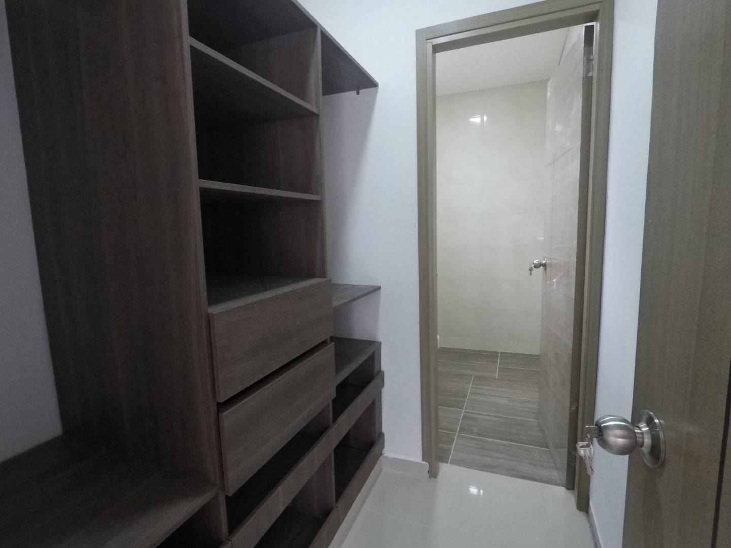 CASA EN ARRIENDO EN BOSQUES DE SANTA ELENA
