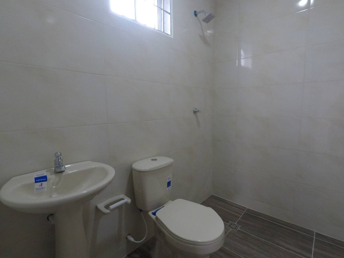 CASA EN ARRIENDO EN BOSQUES DE SANTA ELENA