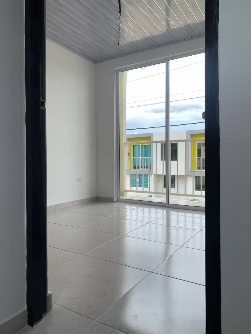 CASA EN VENTA EN CERETE