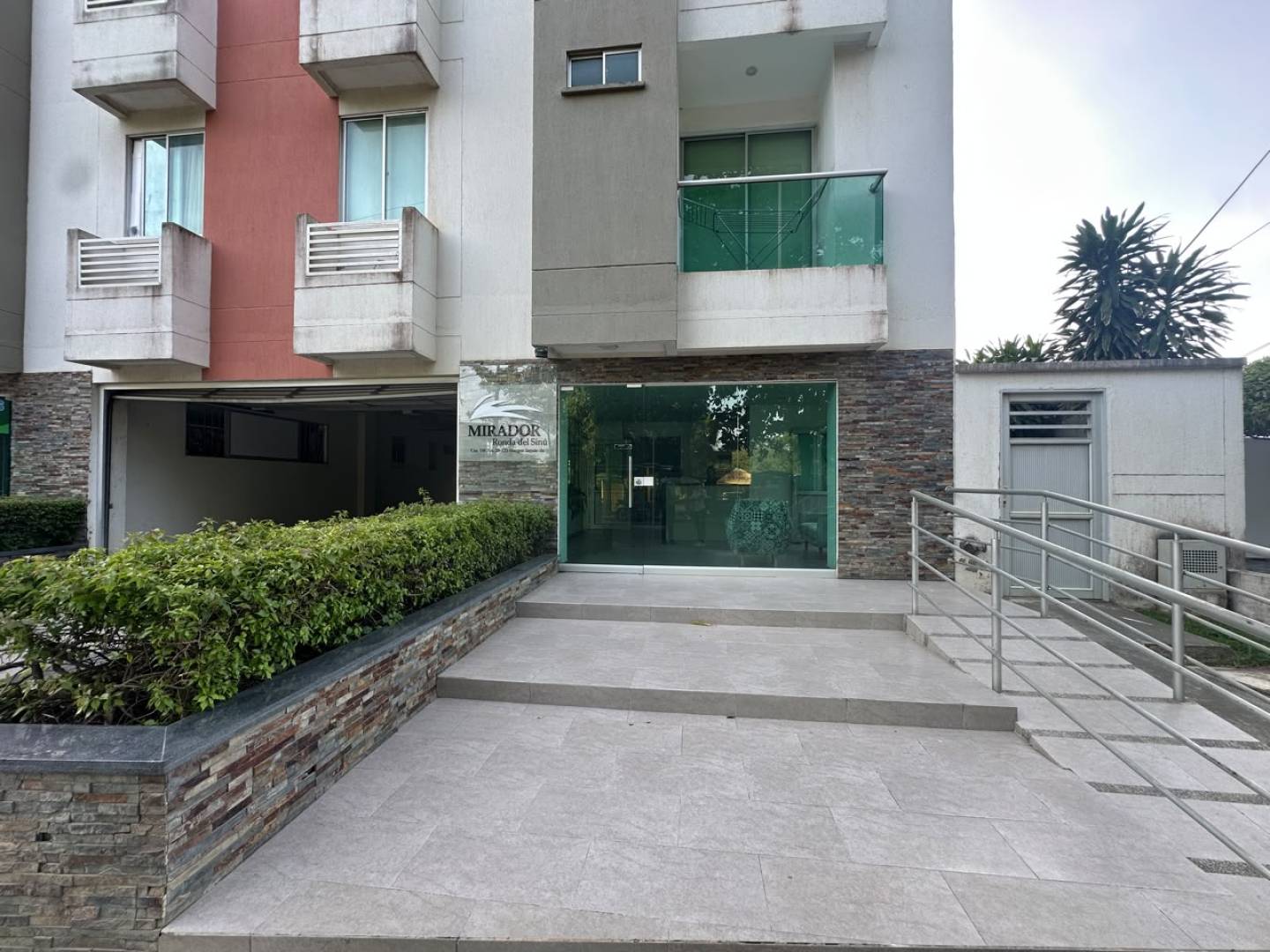 APARTAMENTO EN VENTA EN EL EDIFICIO MIRADOR RONDA DEL SINU