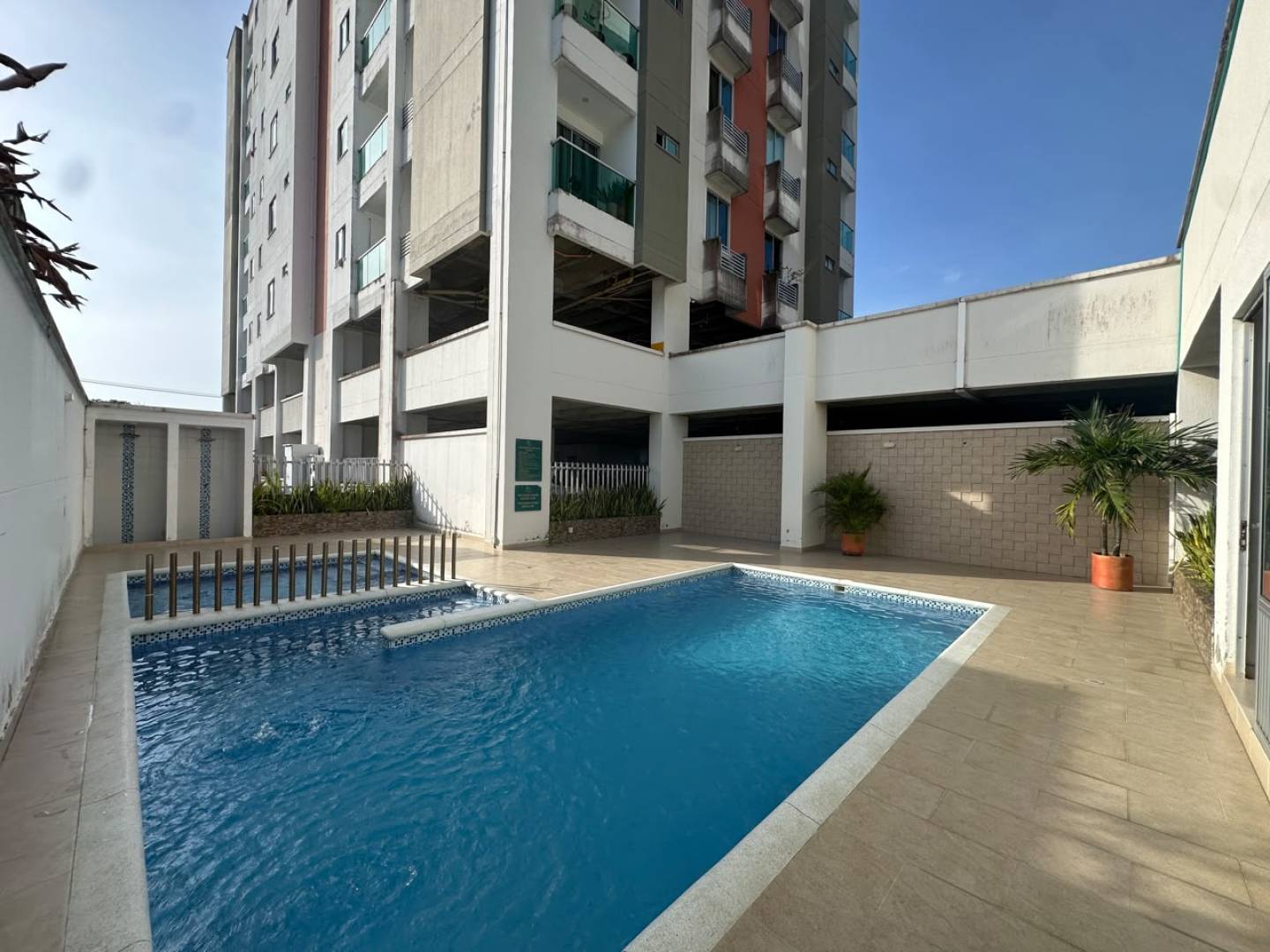 APARTAMENTO EN VENTA EN EL EDIFICIO MIRADOR RONDA DEL SINU