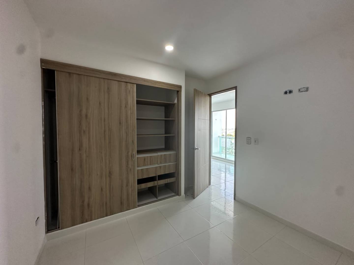 APARTAMENTO EN VENTA EN EL EDIFICIO MIRADOR RONDA DEL SINU