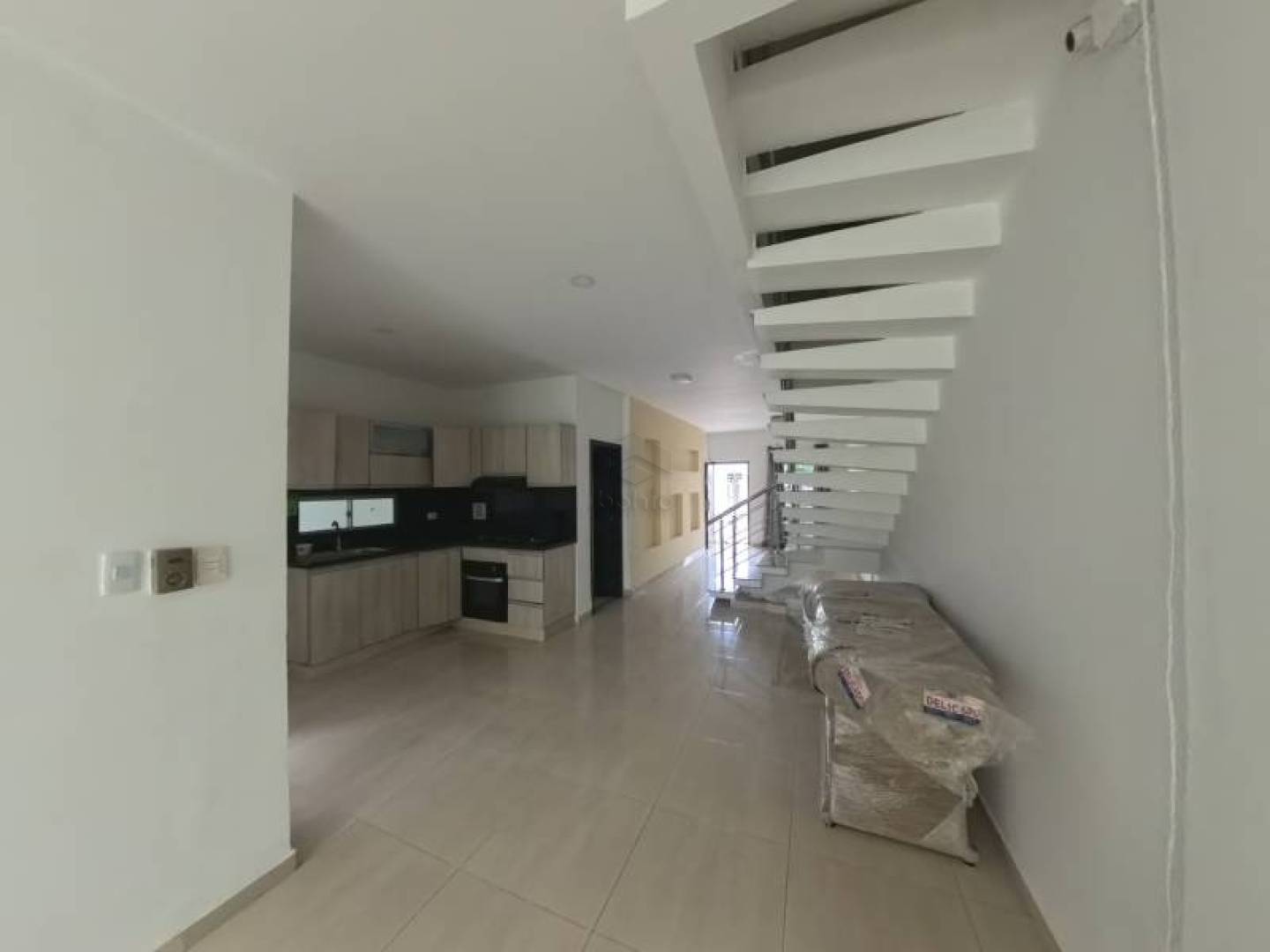 CASA EN VENTA EN LA FLORESTA