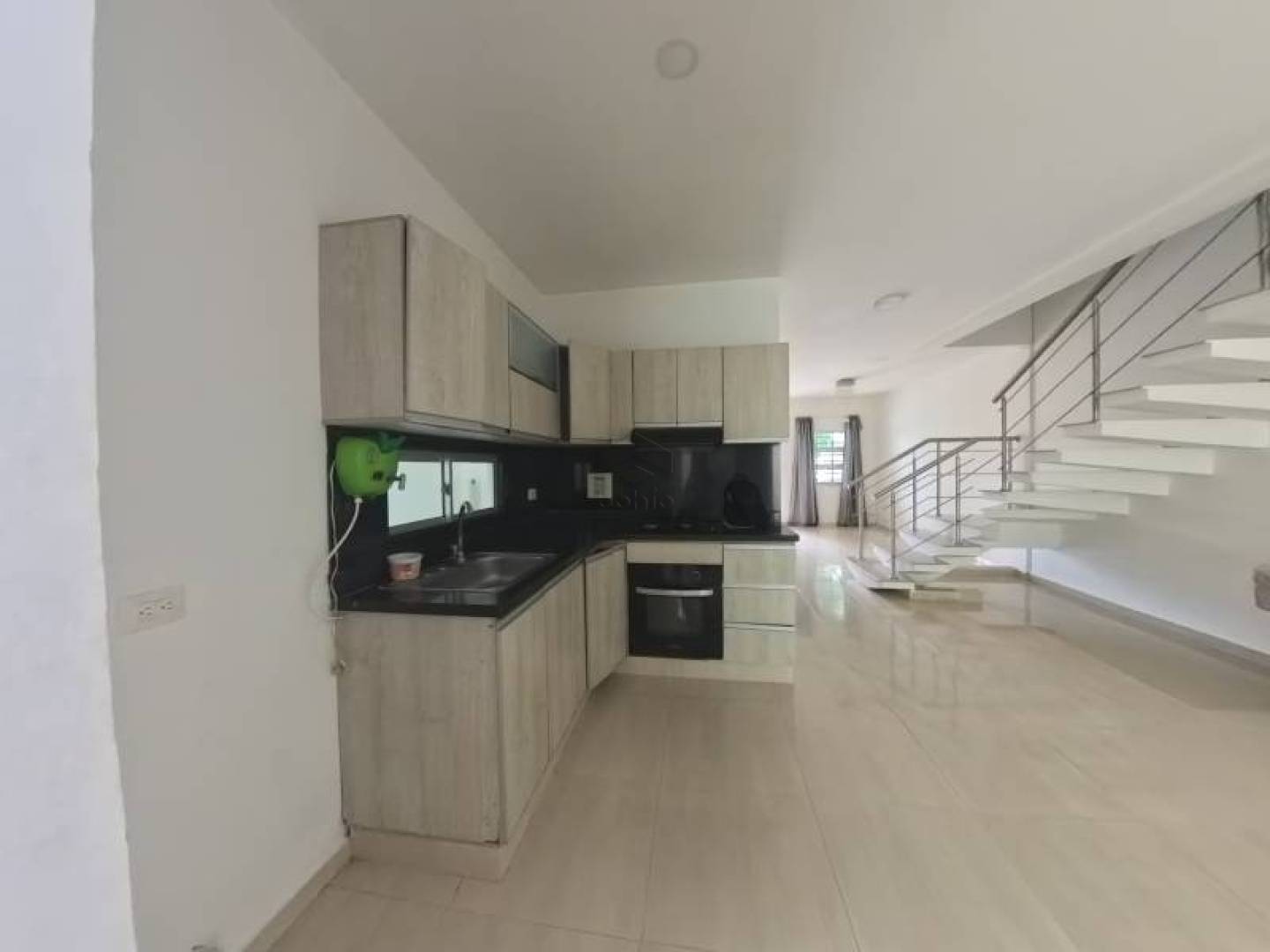 CASA EN VENTA EN LA FLORESTA
