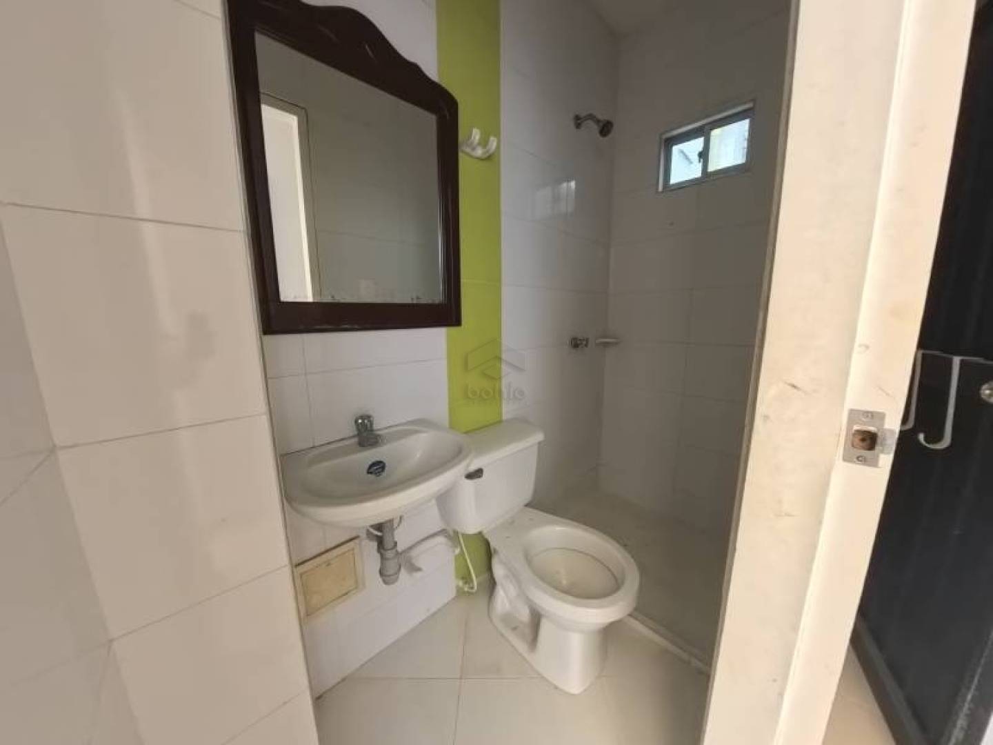 CASA EN VENTA EN LA FLORESTA