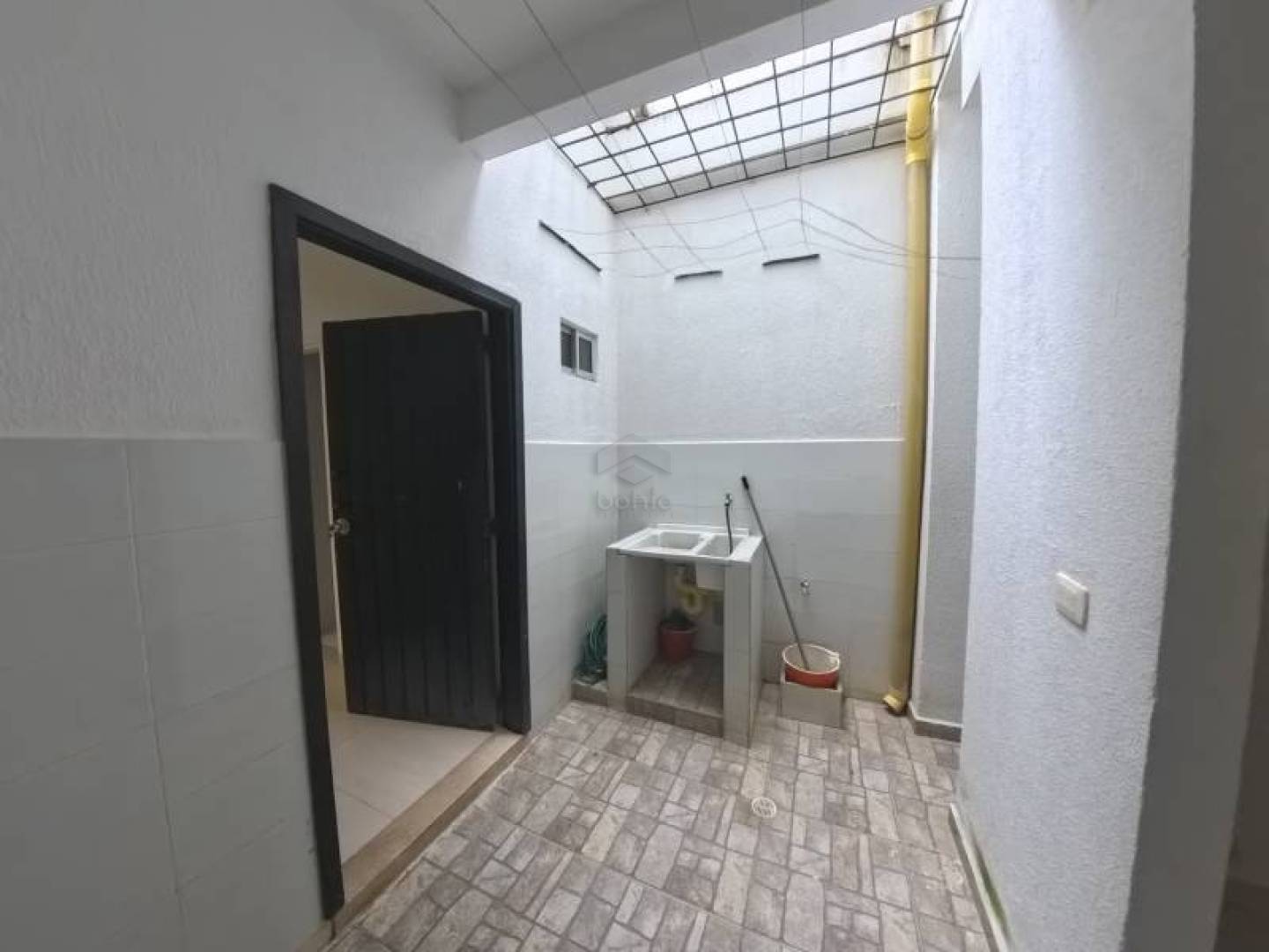 CASA EN VENTA EN LA FLORESTA