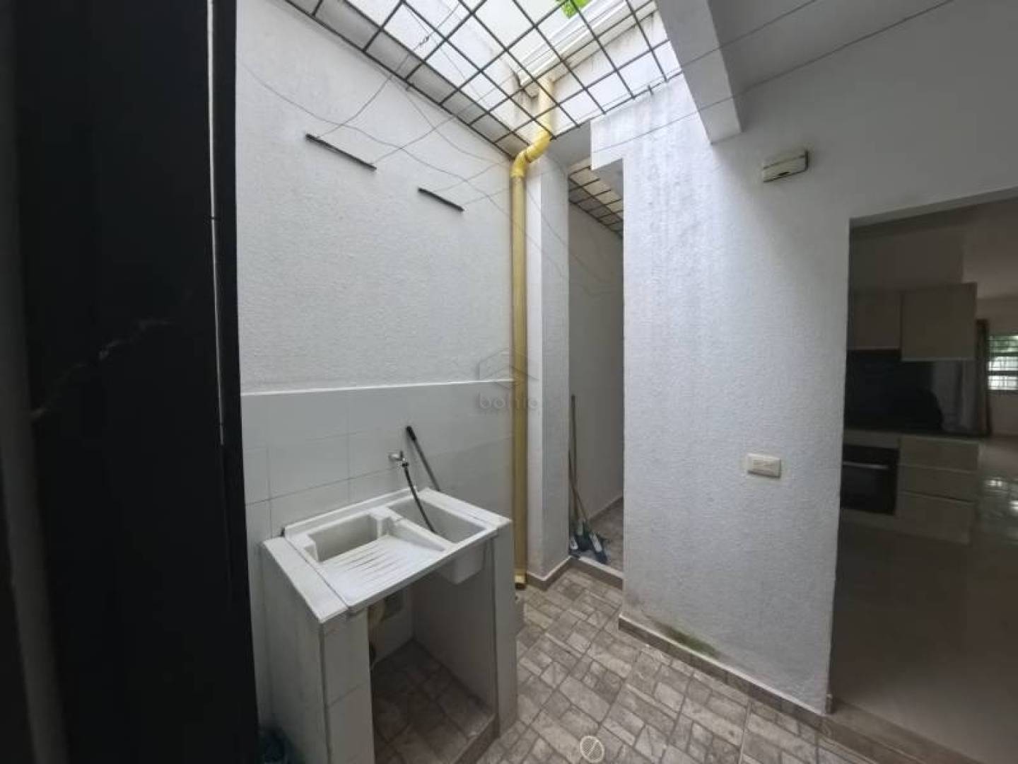 CASA EN VENTA EN LA FLORESTA