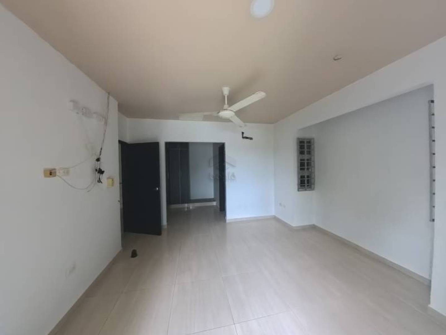 CASA EN VENTA EN LA FLORESTA