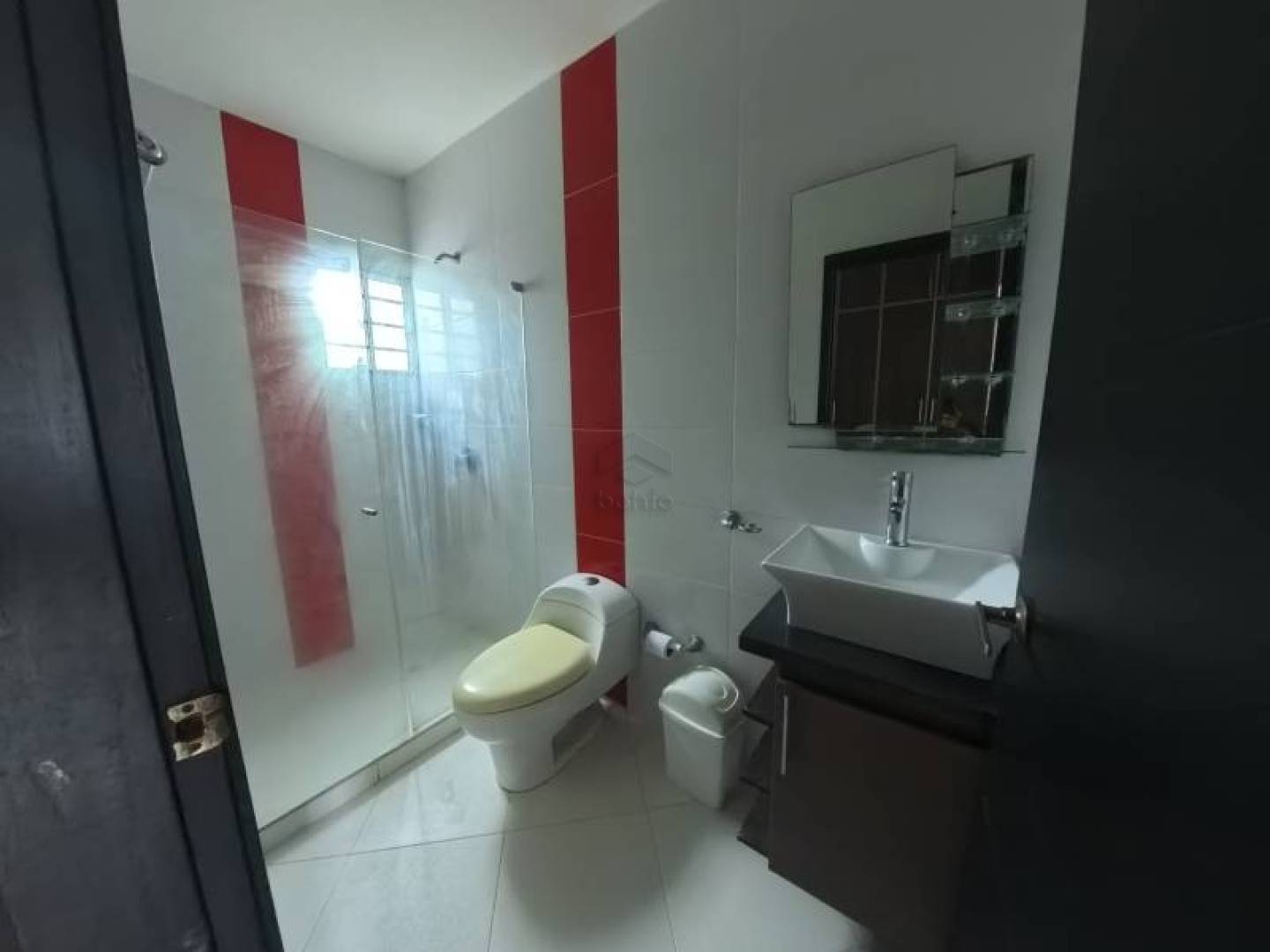 CASA EN VENTA EN LA FLORESTA