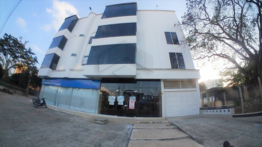 EDIFICIO - OFICINAS  EN ARRIENDO