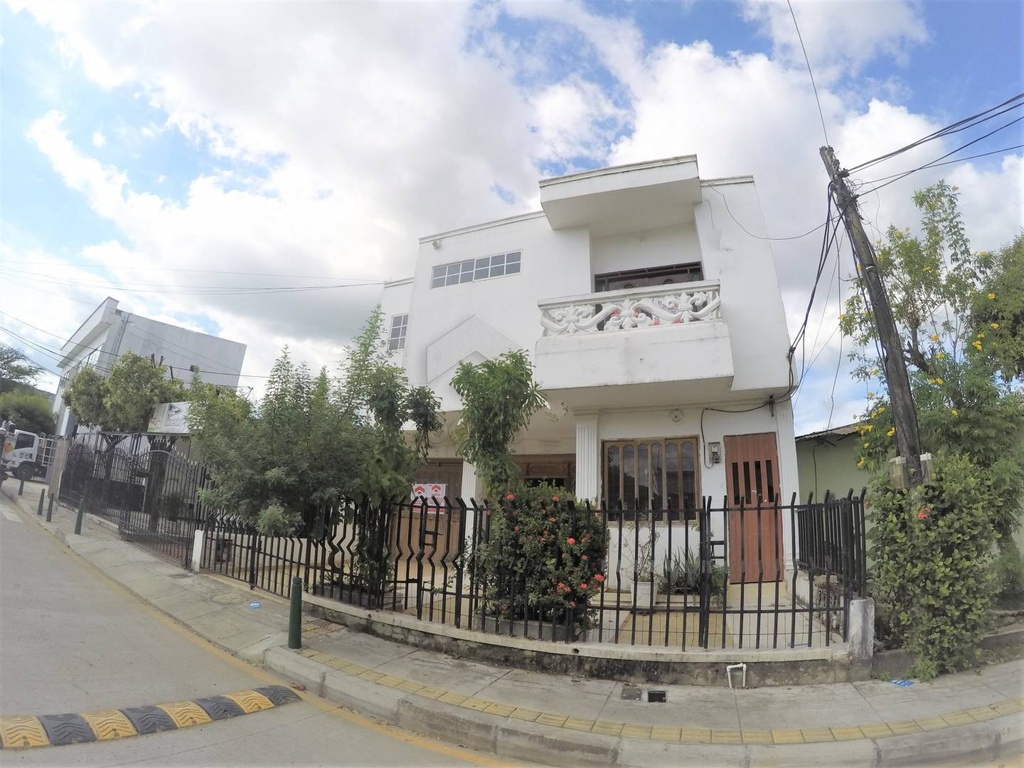 BIFAMILIAR CASA Y APARTAMENTOS EN VENTA EN EL BARRIO COLON