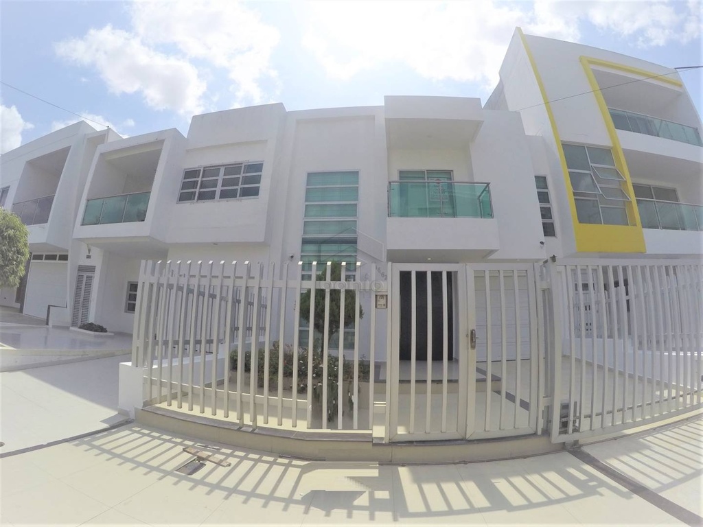 CASA EN ARRIENDO EN EL BARRIO PORTAL DE ALMERIA