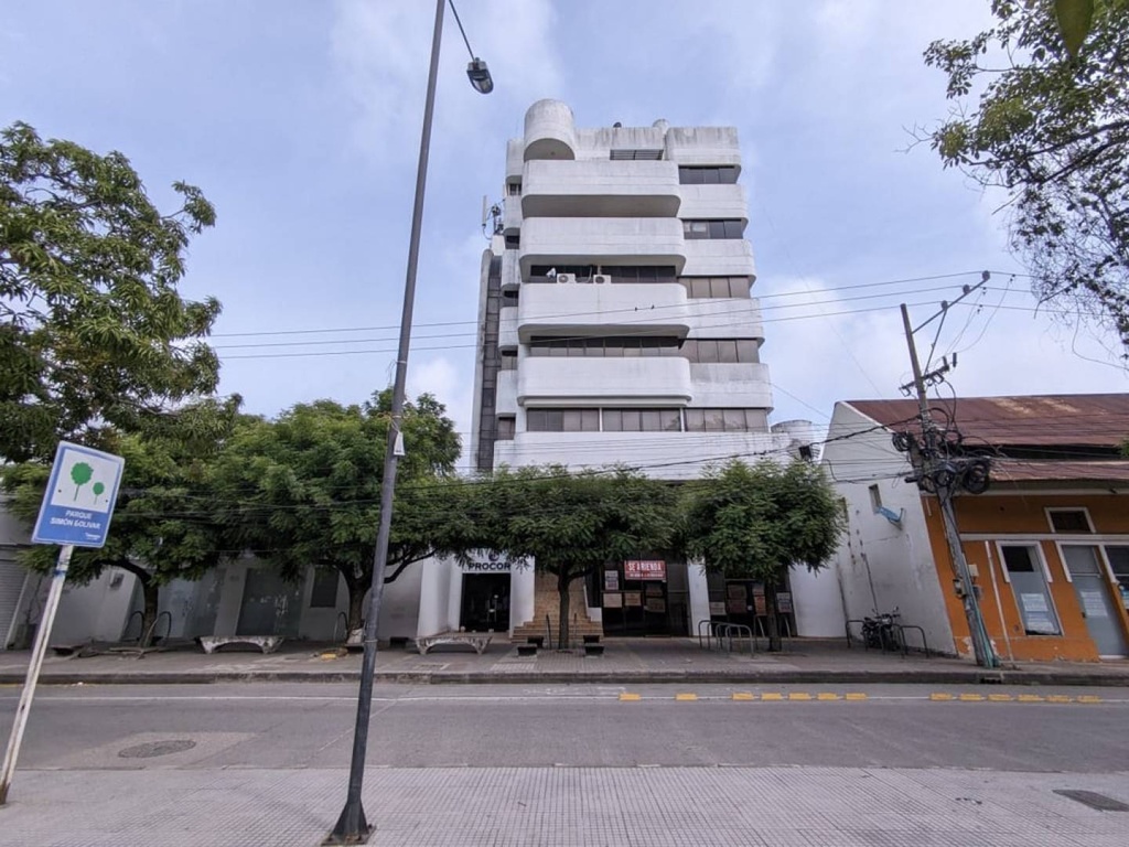 OFICINA EN ARRIENDO Y VENTA EN EDIFICIO ARAUJO Y SEGOVIA