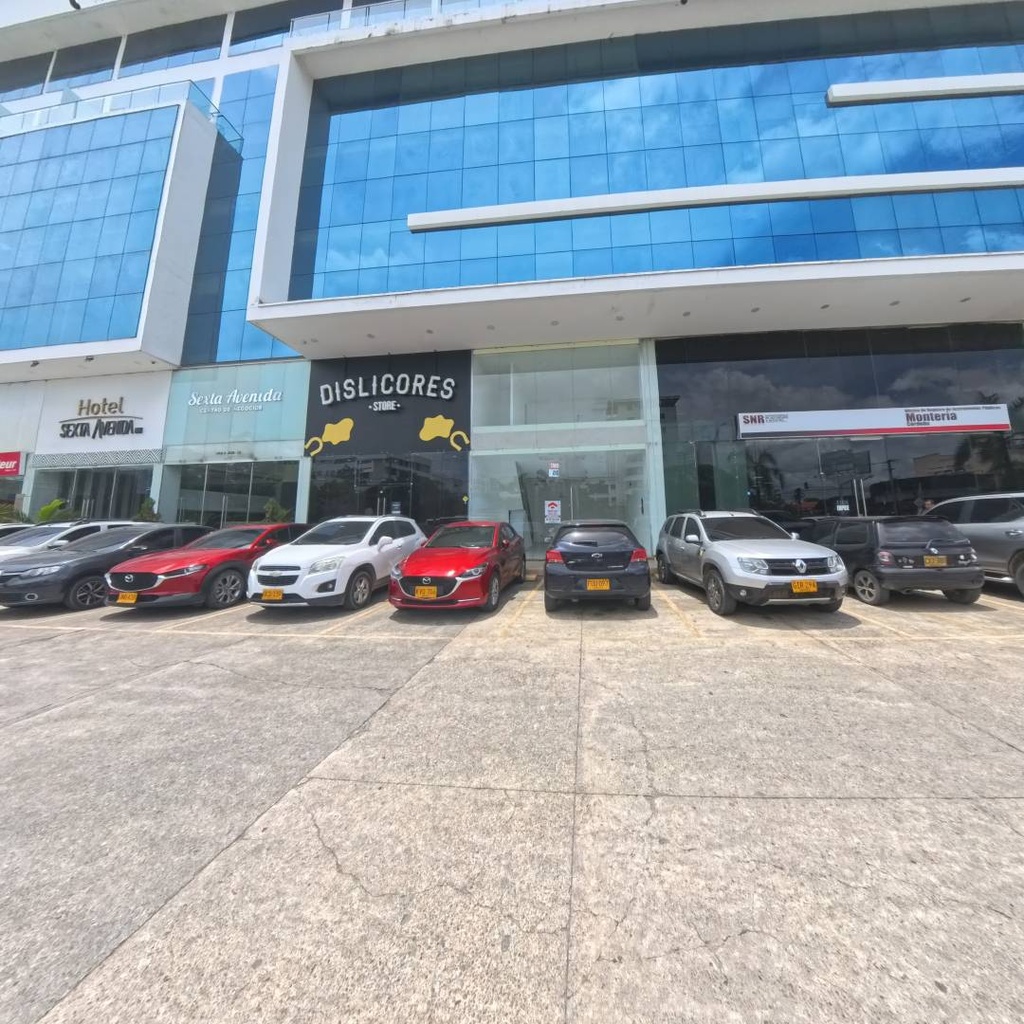 LOCAL COMERCIAL EN EL CENTRO DE NEGOCIOS SEXTA AVENIDA