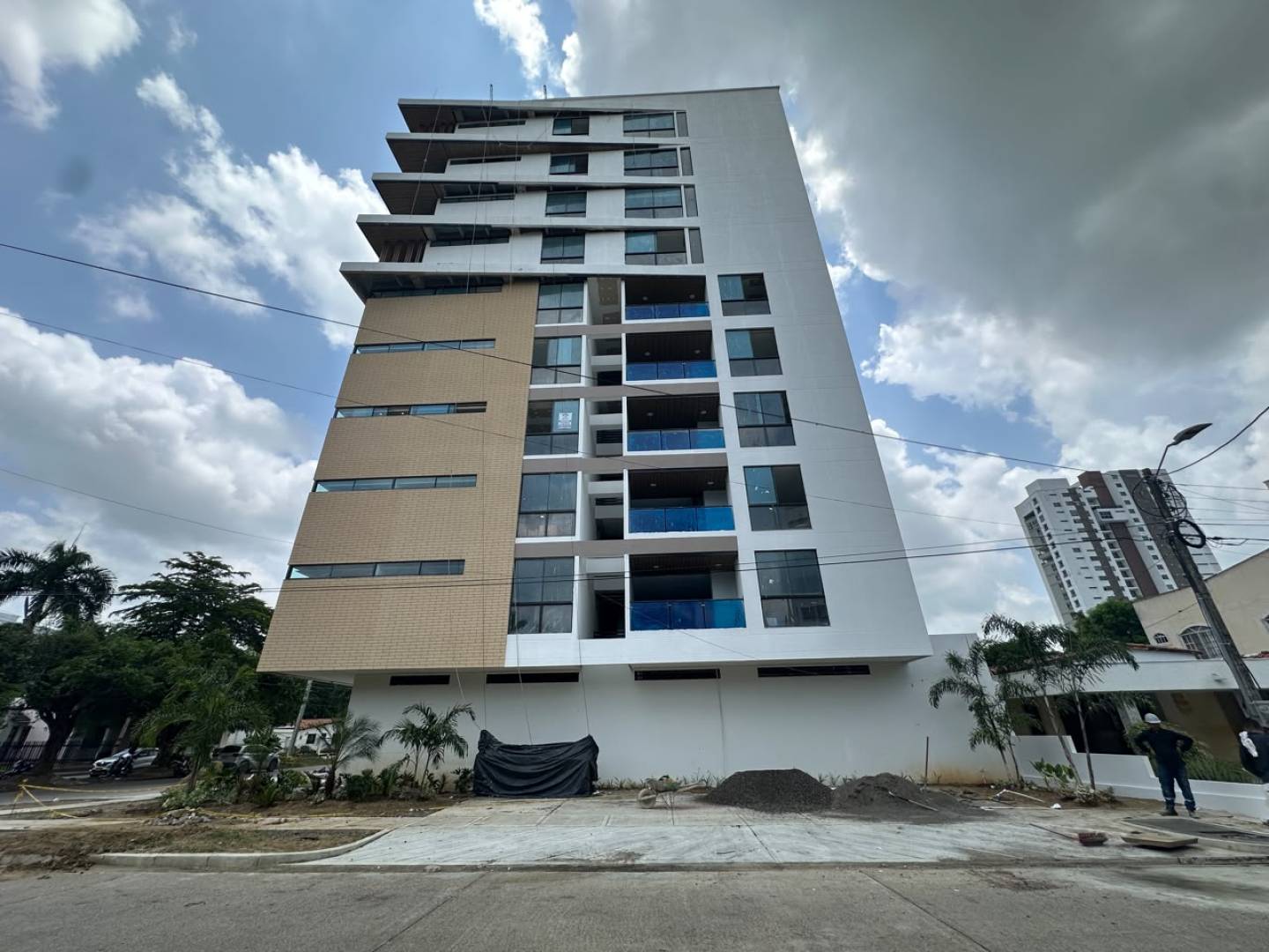 LOCAL COMERCIAL EN ARRIENDO