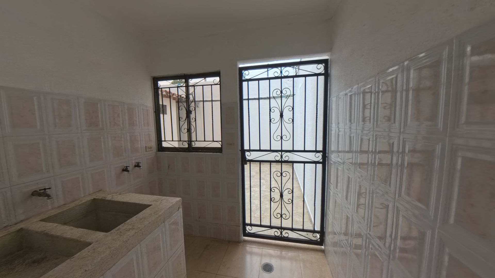 CASA - ARRIENDO - FAMILIAR - COMERCIAL